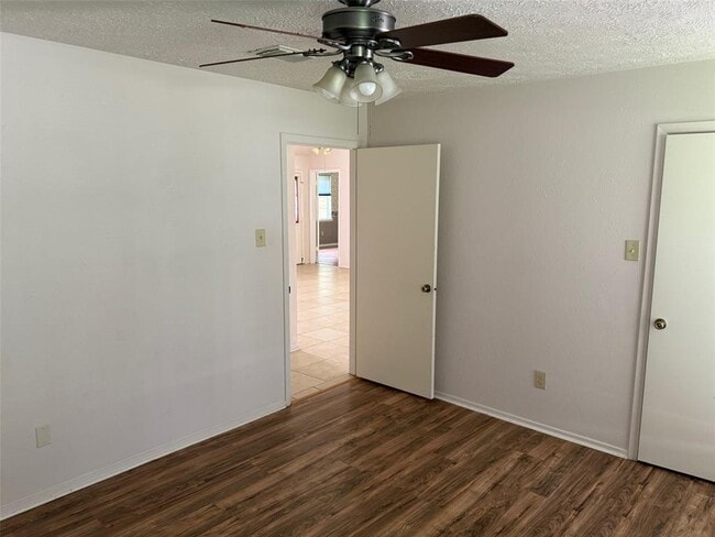 Building Photo - 5613 Countryaire St