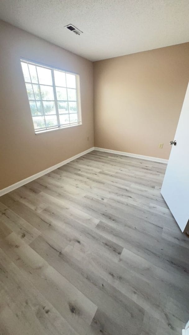 Building Photo - 2BR/2.5BA Townhome