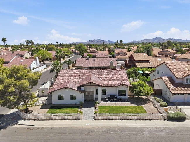 Building Photo - 5623 E Claire Dr