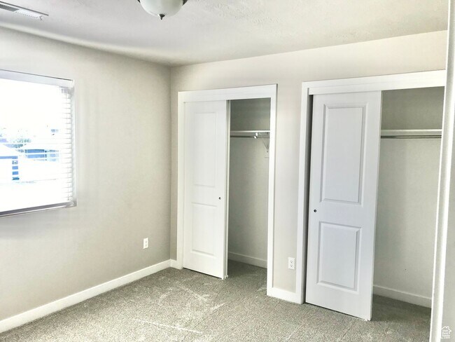 Building Photo - 455 S 390 W