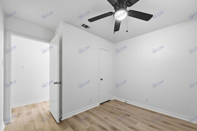 Building Photo - 1423 Main St