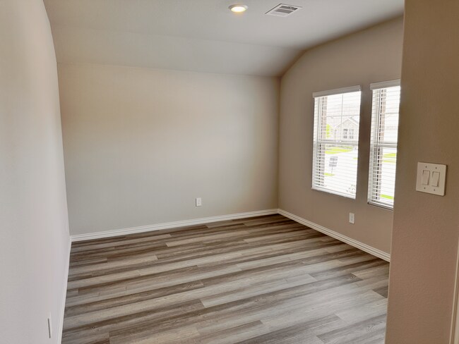Building Photo - 2217 Dunbar Dr
