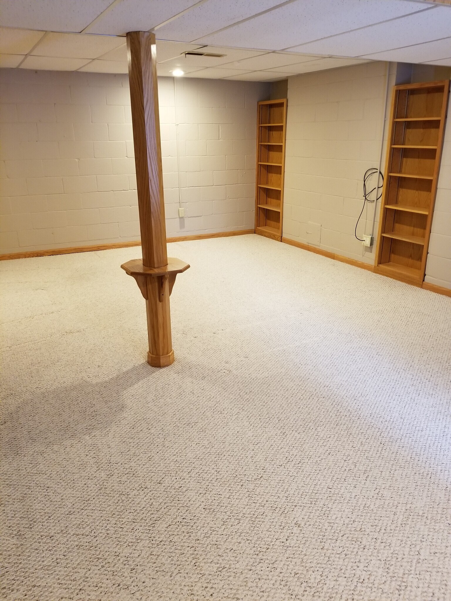 Building Photo - 1728 Middle Rd