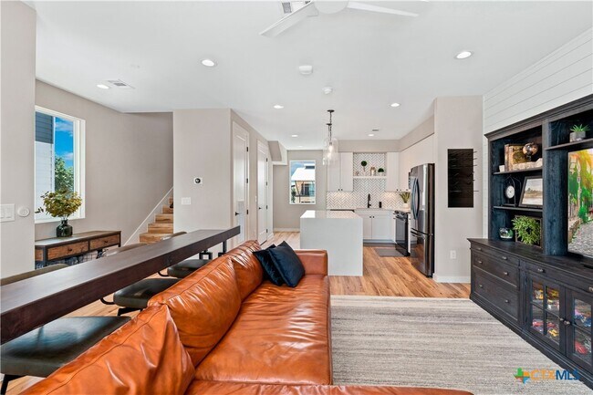 Building Photo - 1208 N Academy Ave