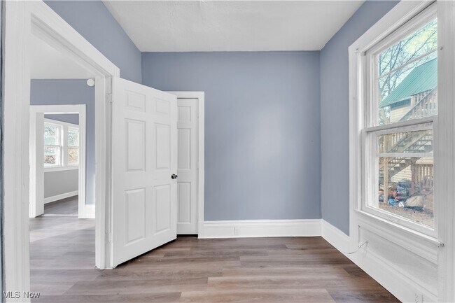 Building Photo - 2206 Kenneth Ave