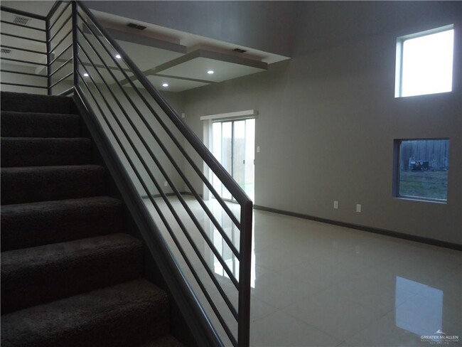 Building Photo - 5239 Shalom Dr