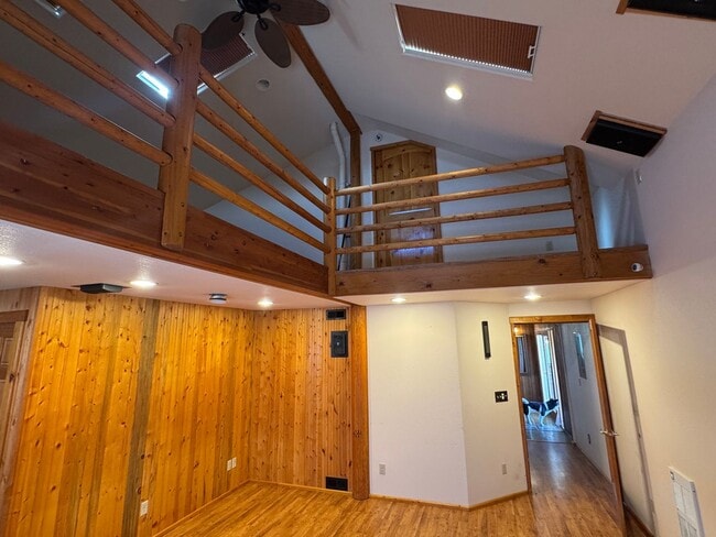 Building Photo - 3 Bedroom Home on Two Acres