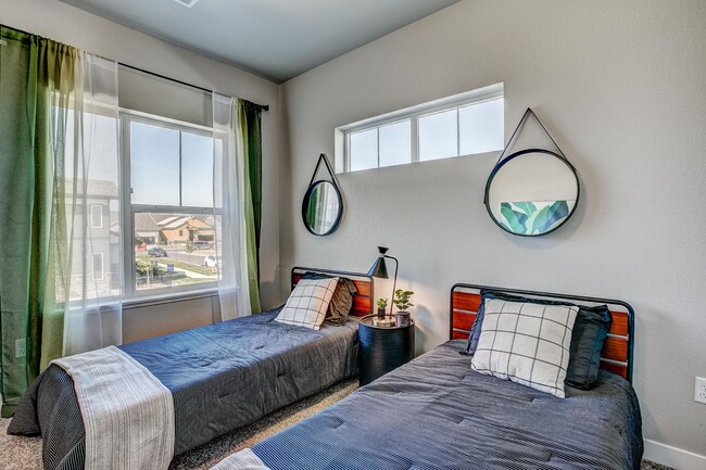 Building Photo - Move-In Ready 3-Bedroom Townhome with Garage & Modern Finishes in Loveland!