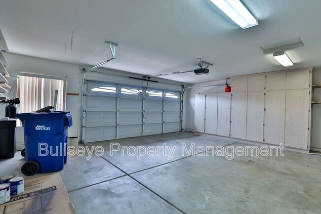 Building Photo - 515 N Aletta