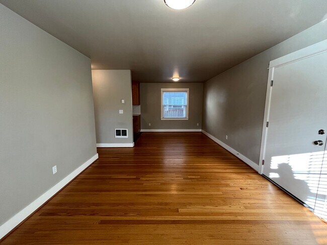 Building Photo - Modern 1-Bedroom! Private Storage w/Washer...