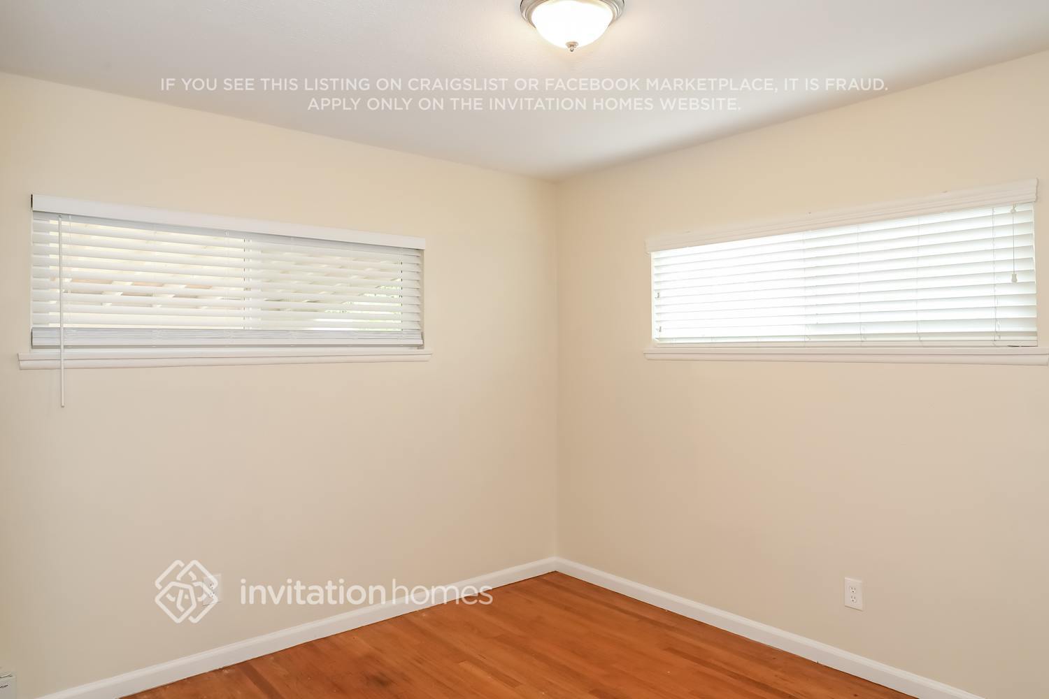 Building Photo - 5197 N Mountain View Ave