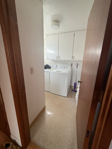 Building Photo - 1797 SE Bethel St