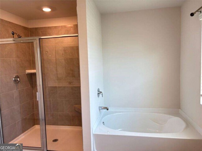 Building Photo - 3240 Greyton Dr