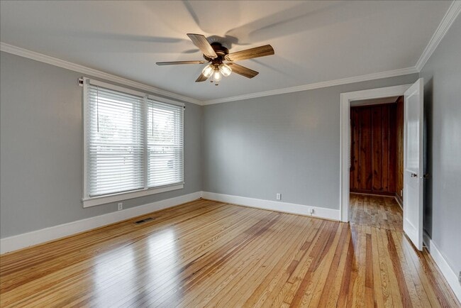 Building Photo - 3 bedroom home in Red Bank!