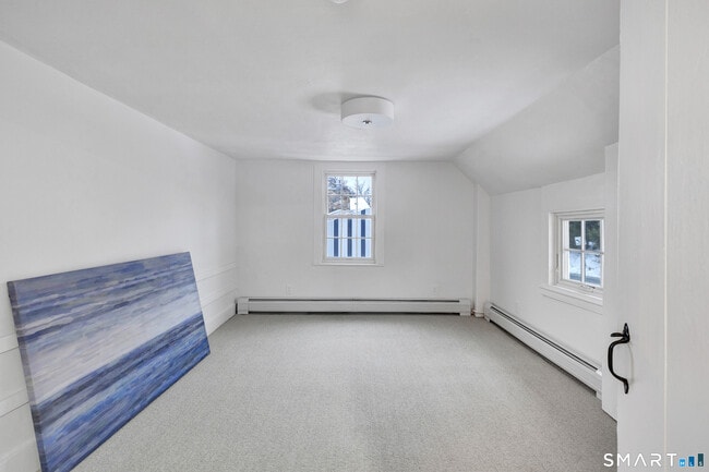 Building Photo - 315 Main St