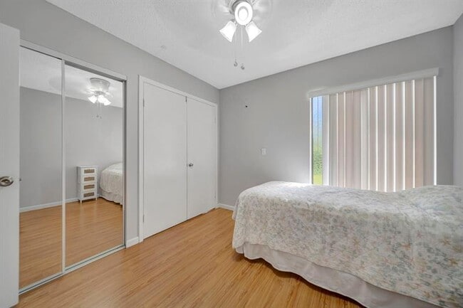 Building Photo - 9743 Saratoga Park Ct