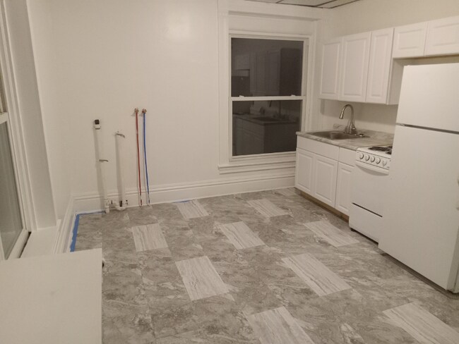 Building Photo - 616 Napoleon St