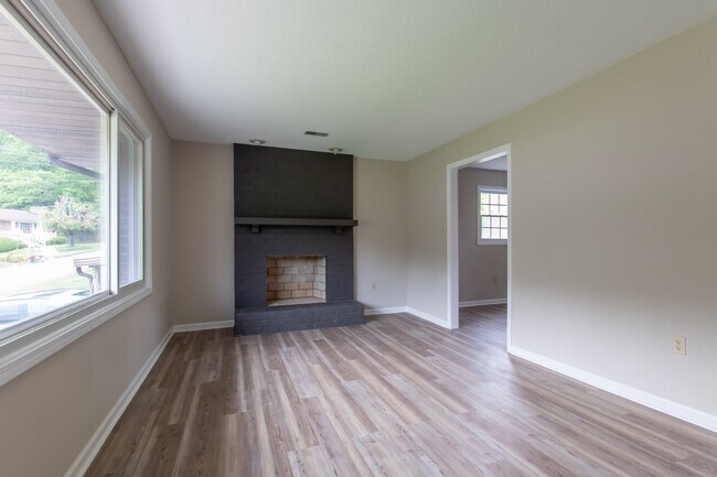 Building Photo - ONE YEAR LEASE WITH POSSIBLE LEASE PURCHAS...