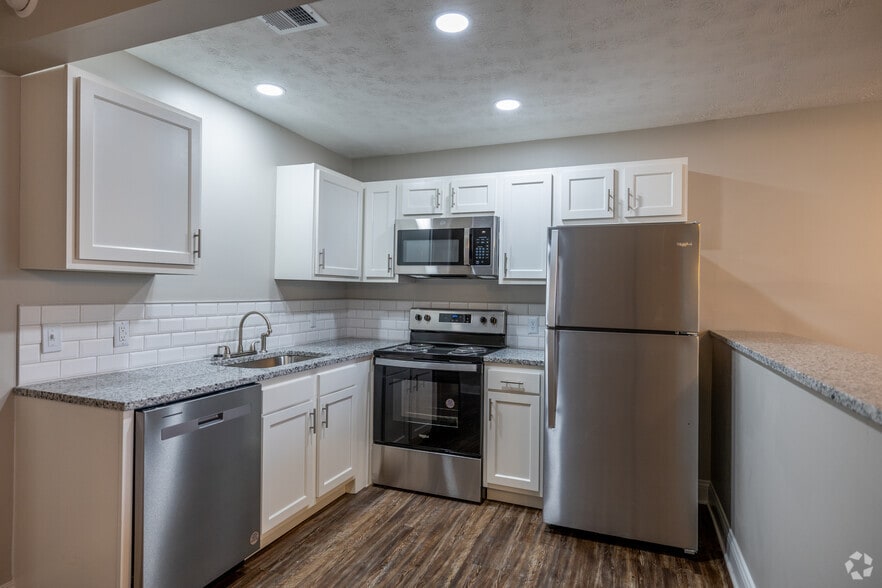 1BD, 1BA - 873SF - The Landing at Tates Creek