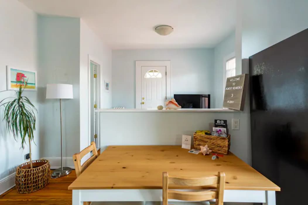 Building Photo - 28 Walnut E St