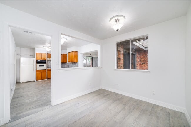 Building Photo - 10830 Sela Ln