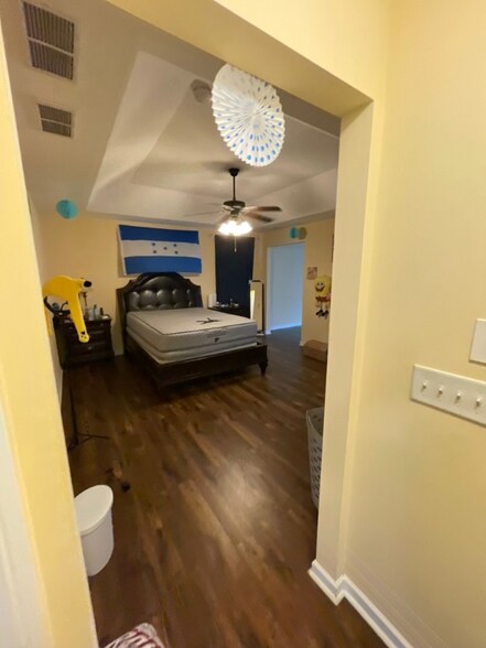 Building Photo - 3925 Silver Springs Rd