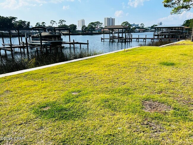 Building Photo - 8623 N Lagoon Dr