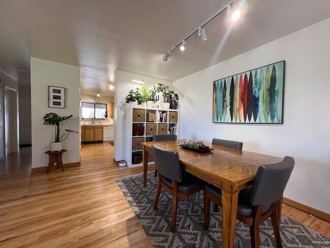 Building Photo - Spacious 4 Bed/3.5 Bath in Boulder - Available July 6th!
