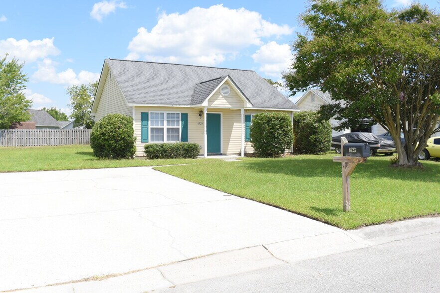 Primary Photo - 6923 Alamosa Dr