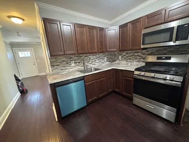 Building Photo - 52 Faunce Rd