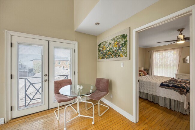 Building Photo - 2415 Dunlavy St