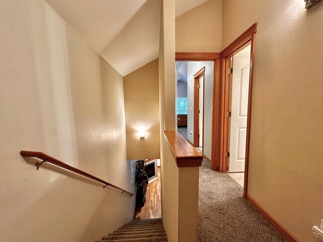 Building Photo - 306 N 138th St