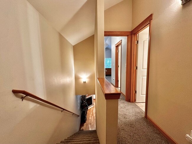 Building Photo - Modern 3BR | 2.5BA Townhome with Private T...