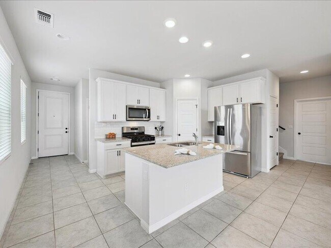 Building Photo - 100 Peach Flt Ct