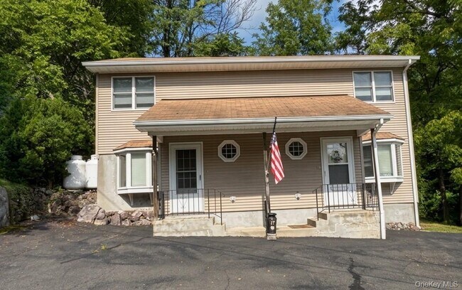 Building Photo - 17 Brooks Ln