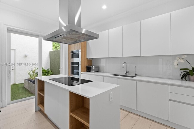 Building Photo - 5 Coconut Ln