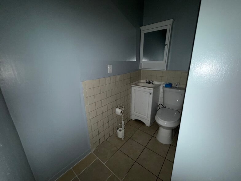 Building Photo - 524 S Soto St