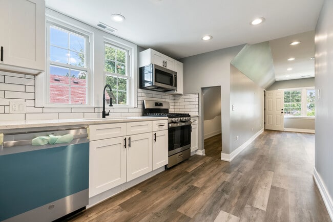 Building Photo - 4624 N Springfield Ave