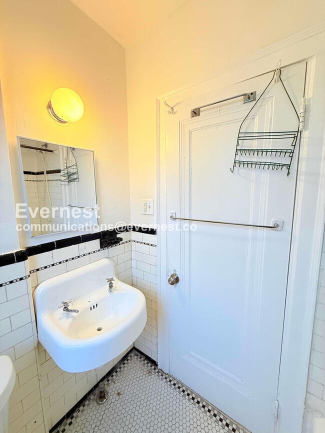 Building Photo - 4066 Tyler St