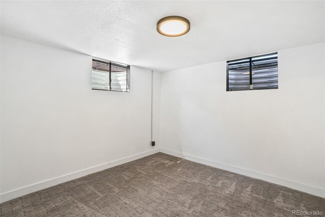 Building Photo - "Spacious 5-Bedroom Gem with 3 Full Baths in Arvada"