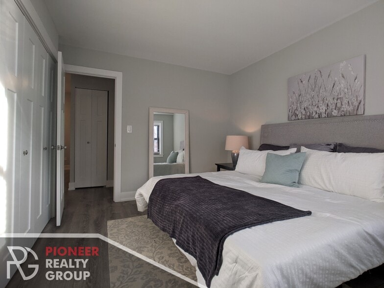 Building Photo - 511 W Barry Ave