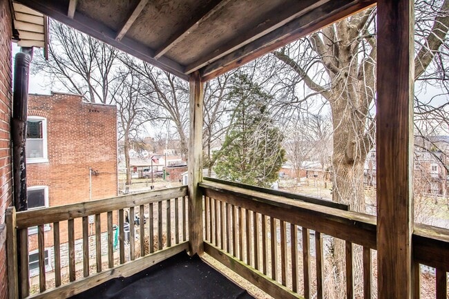 Building Photo - Loft like living in Carondelet.  Ask about...