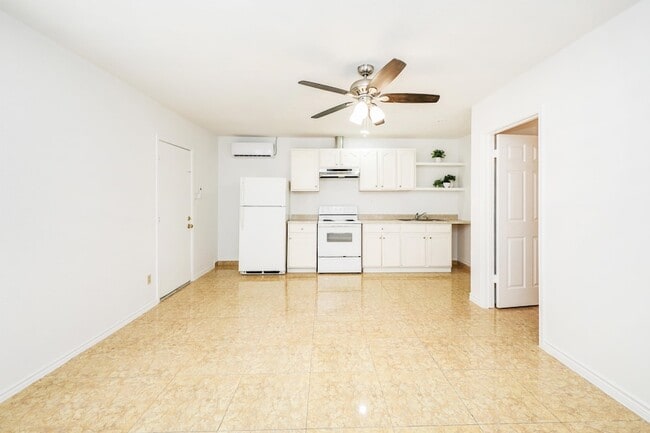 Building Photo - 1005 Andrew Ave