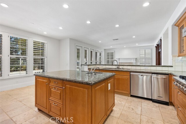 Building Photo - 17 Colonial Dr