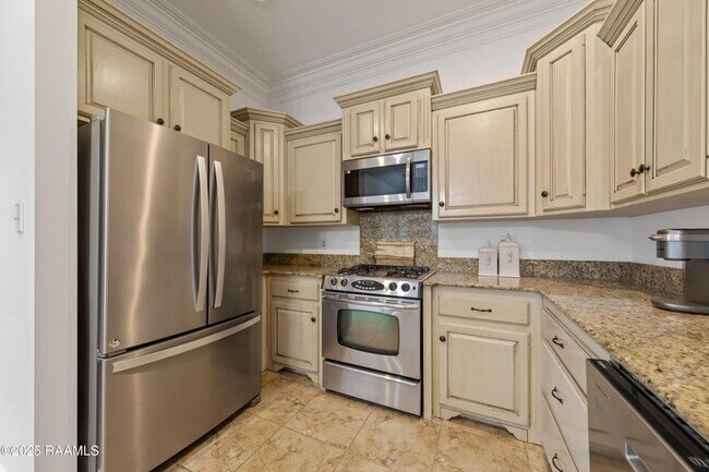 Building Photo - Beautiful 3 bed, 2 bath home available in ...