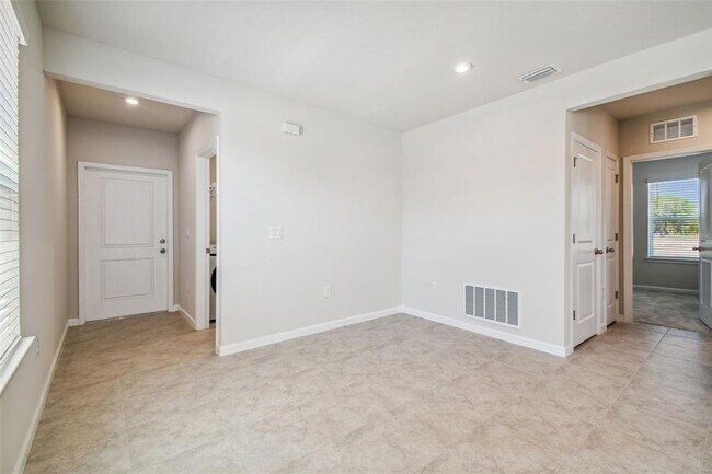 Building Photo - 11896 Thorncrest Dr