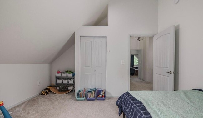 Building Photo - Single family home on 5 acres with a fenced back yard and Huge 3 car garage!  Gourmet Chefs Kitch...