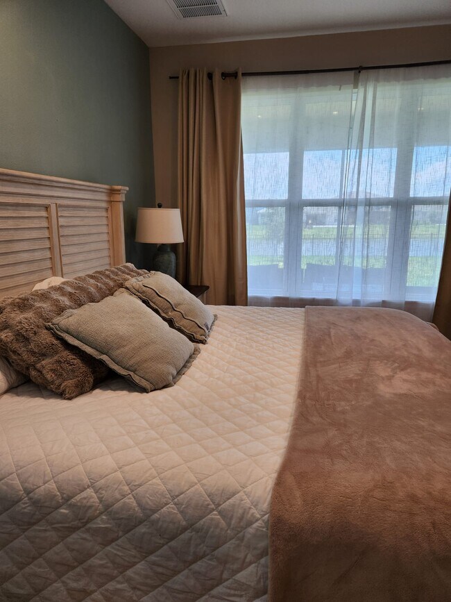 Building Photo - 6331 Laurelcrest Gln