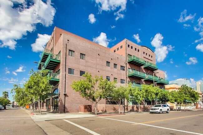 Building Photo - 424 S 2nd St