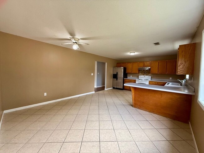 Building Photo - 3 Bedroom/1 Bathroom Home in Paragould AR - - $1,000 MOVES YOU IN!